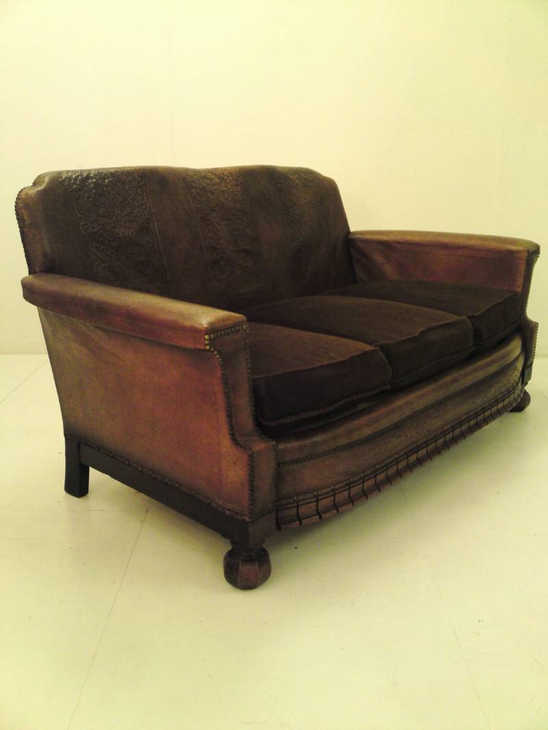 The Difference Between Chesterfield Couch Sofa Settee Roomscape