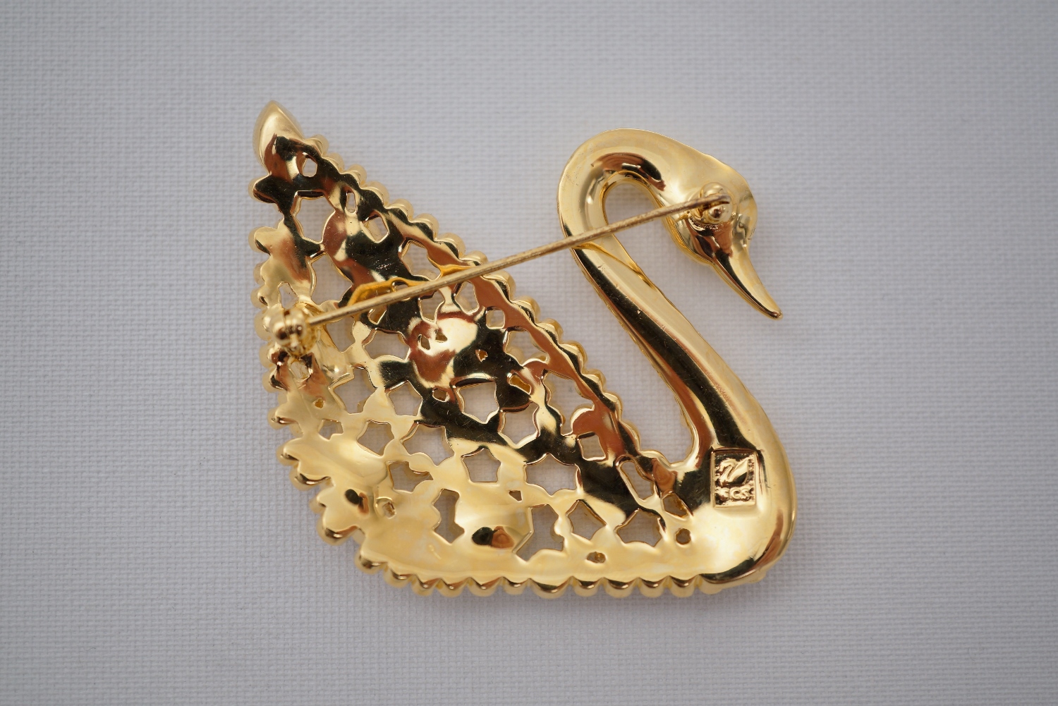 Radioactief Conjugeren Diversen Swarovski Centenary Swan Pin Brooch, 1995, Austrian in Vintage Swarovski  Jewelry from Roomscape